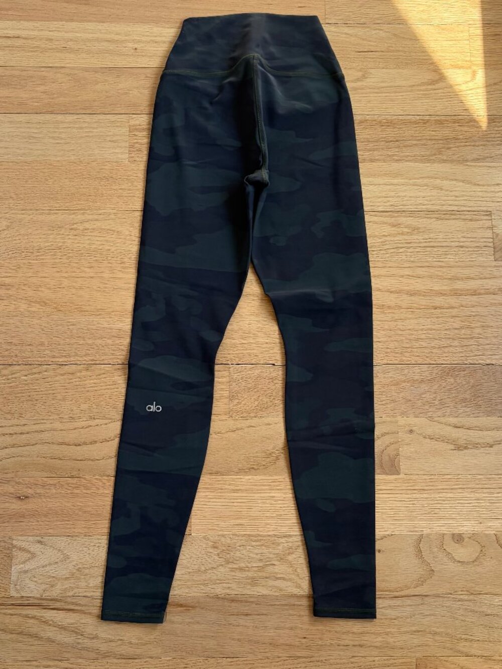 Alo High-Waist Camo Vapor Legging - Picture 7 of 7